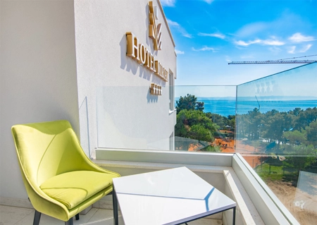 Partial sea view room